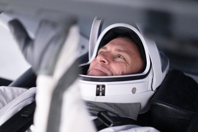 April, spacex, crew