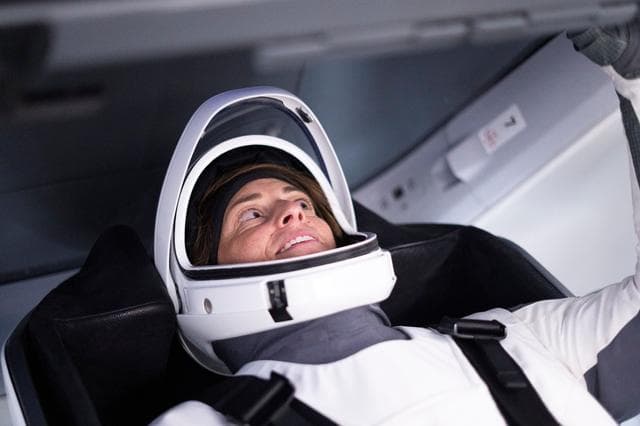 April, spacex, crew