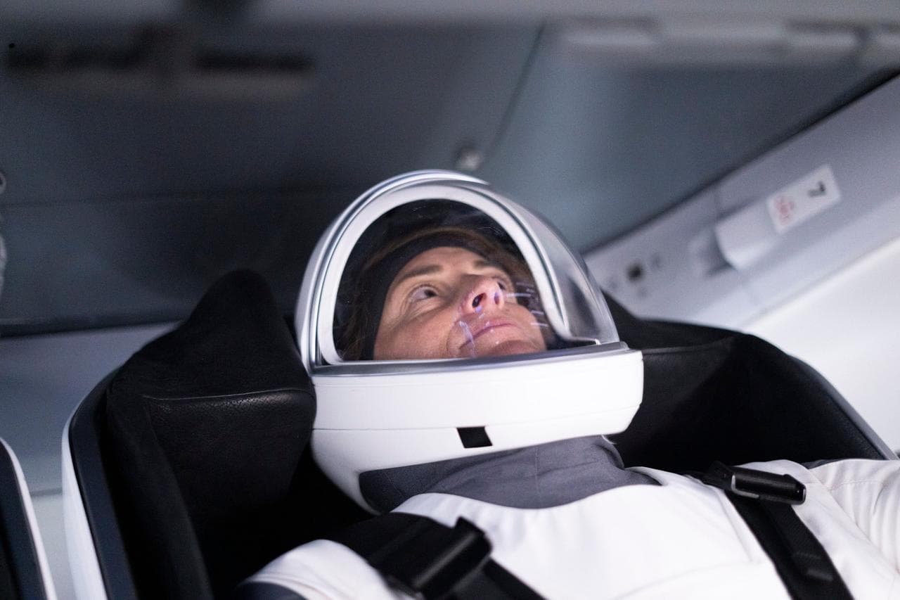 April, spacex, crew