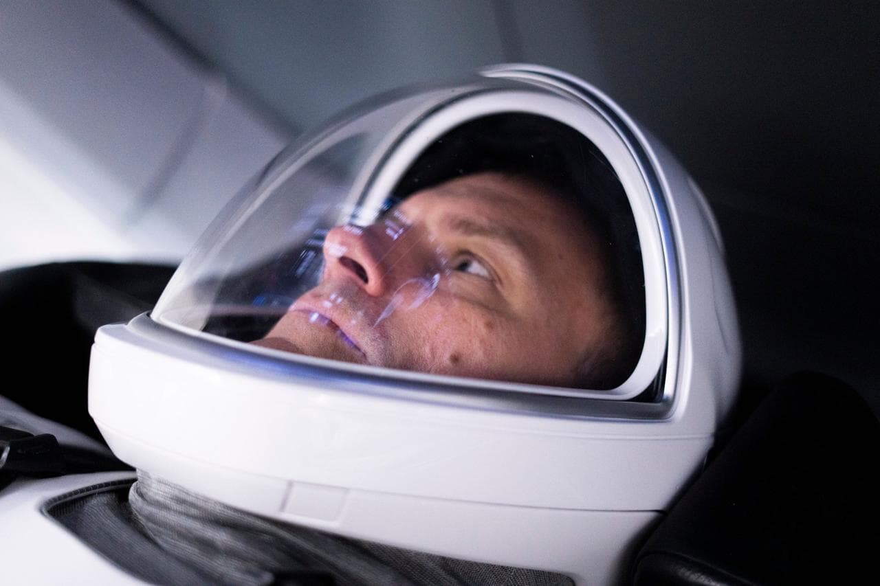 April, spacex, crew