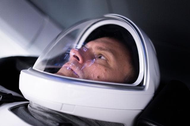 April, spacex, crew