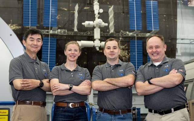 Spacex, crew, poses
