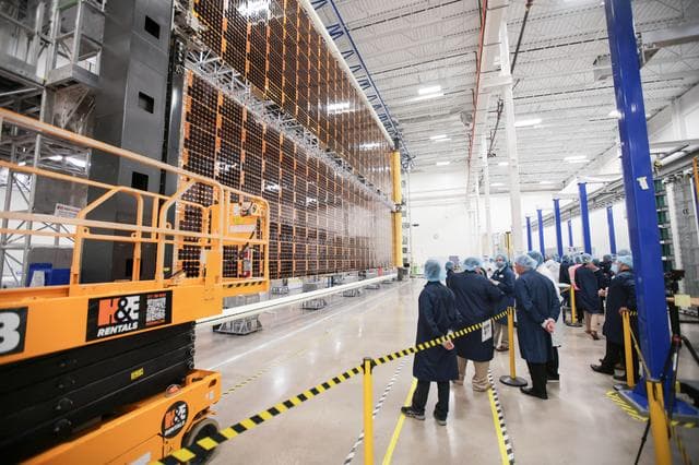 Testing Gateway’s Roll-Out Solar Array (jsc2025e069609)
