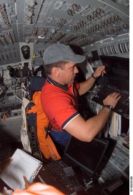 Pilot, oefelein, working