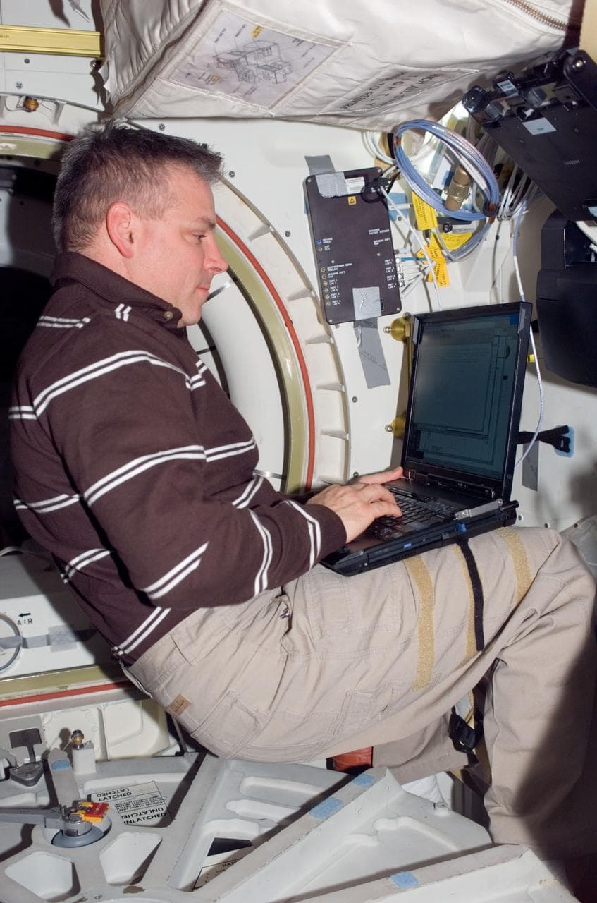 Johnson, uses, laptop