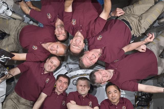 In-Flight Portrait of STS-135 and Expedition 28 Crews in Kibo