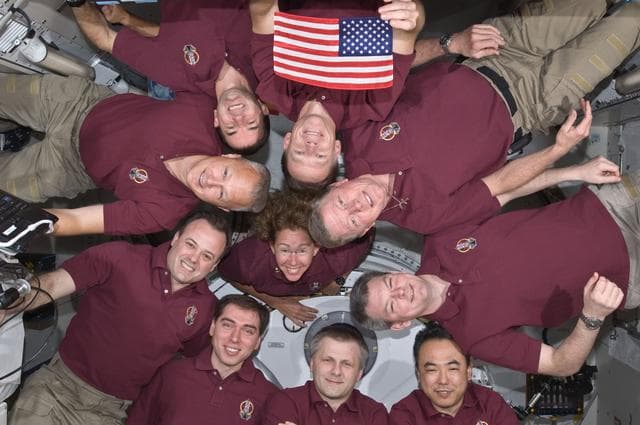 In-Flight Portrait of STS-135 and Expedition 28 Crews in Kibo