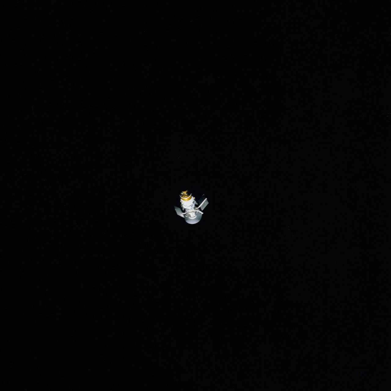 IUS with Magellan spacecraft drifts into space after STS-30 deployment