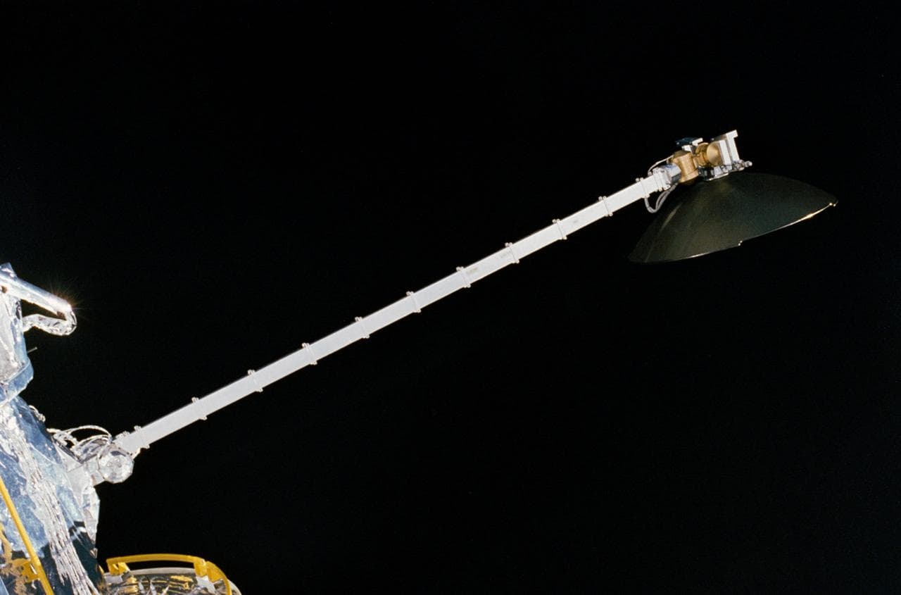 Antennas, discovery, orbiter