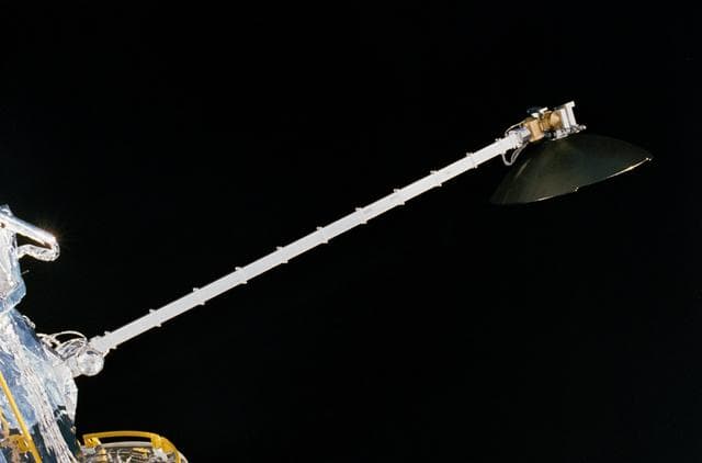 Antennas, discovery, orbiter