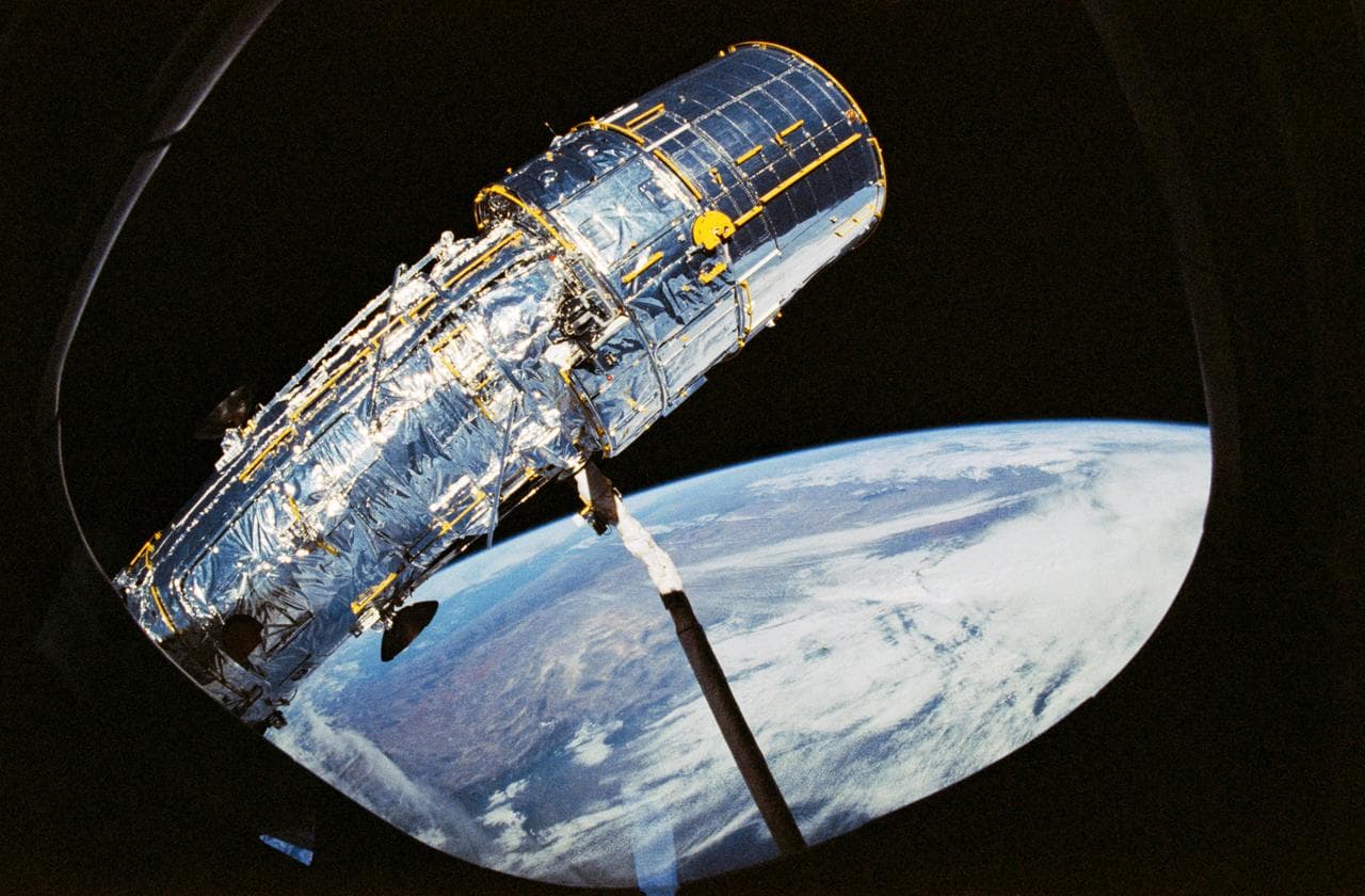Antennas, discovery, orbiter