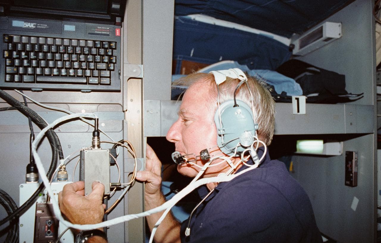 STS-35 Commander Brand talks to family using SAREX on OV-102's middeck