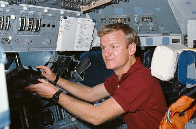 Astronauts, atlantis, orbiter