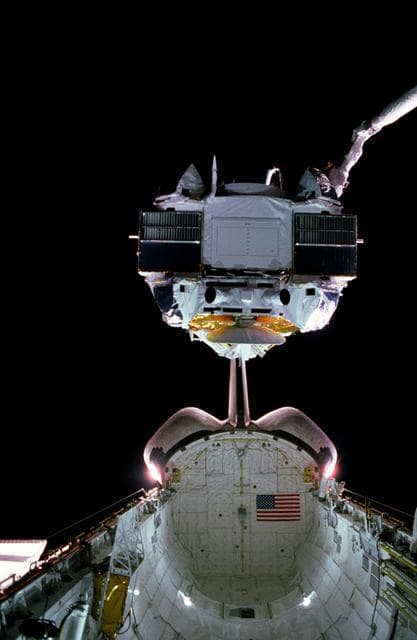 GRO lifted from payload bay by the RMS
