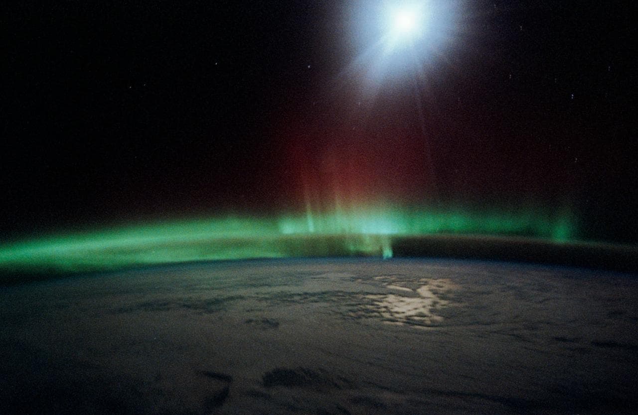 Aurora Australis, Spiked and Sinuous Red and Green Airglow