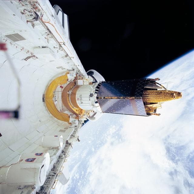 Antennas, atlantis, orbiter