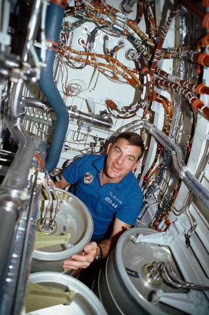Air, conditioning, astronauts