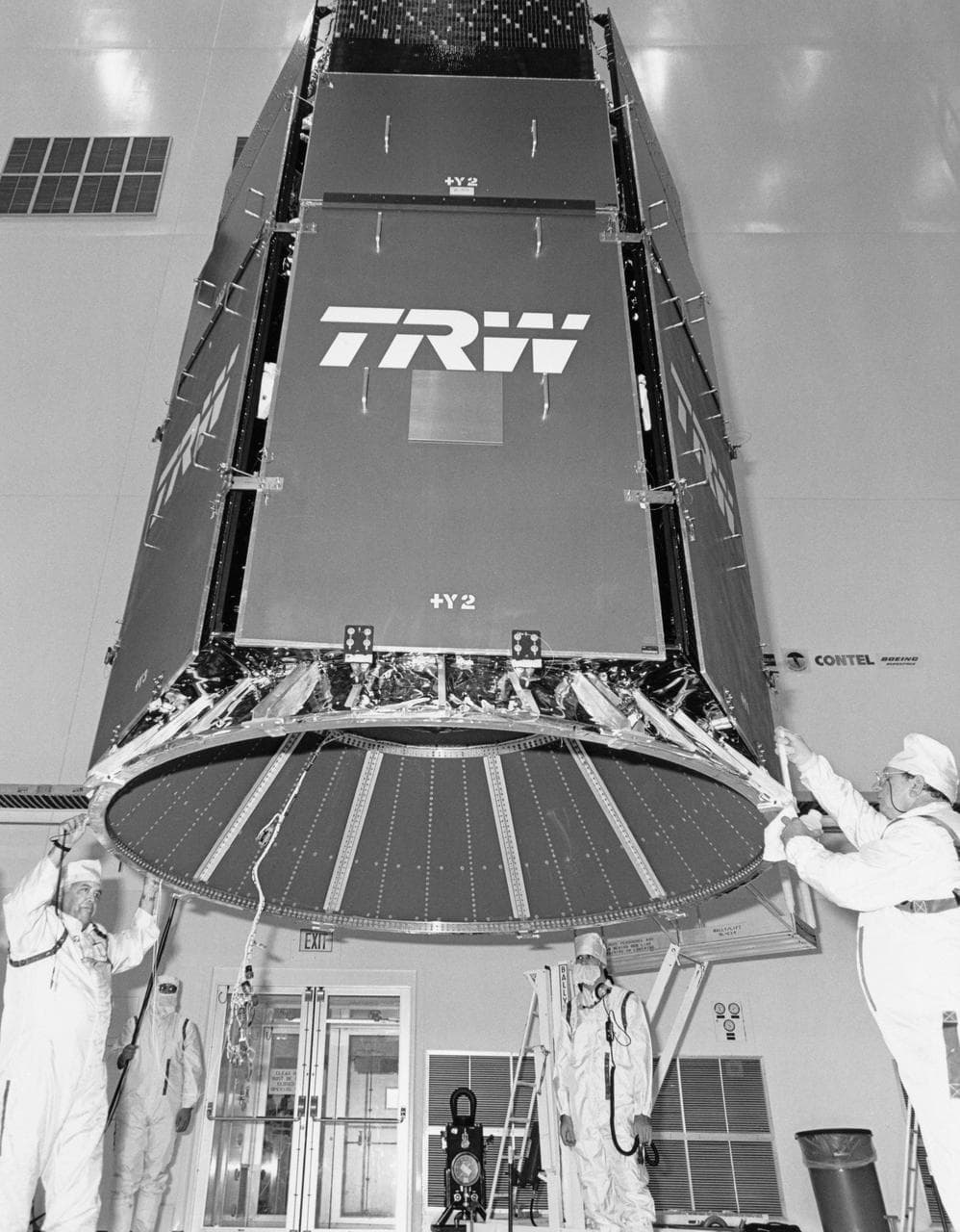 STS-29 tracking and data relay satellite D (TDRS-D) mating at KSC VPF
