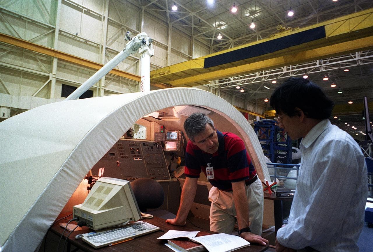 STS-77 crew preflight training