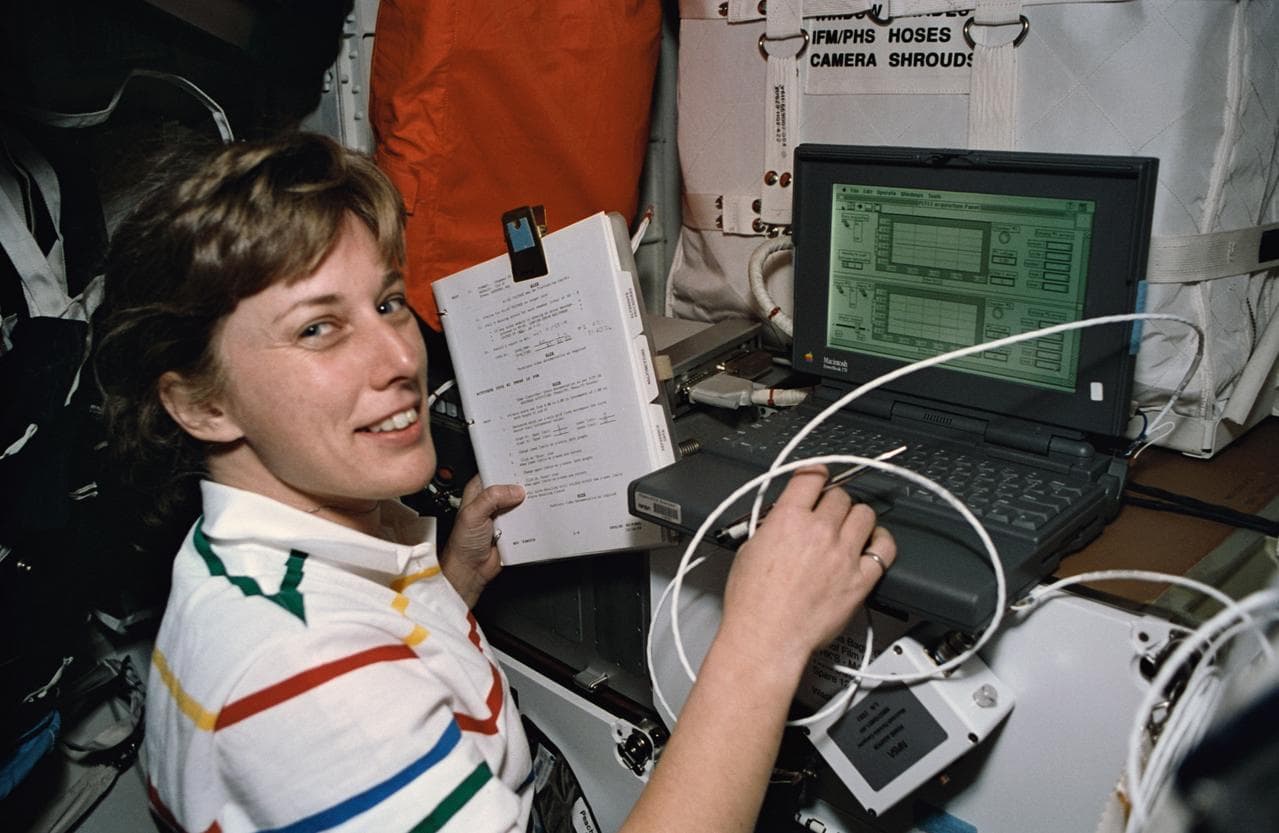 Astronauts, spaceborne, experiments