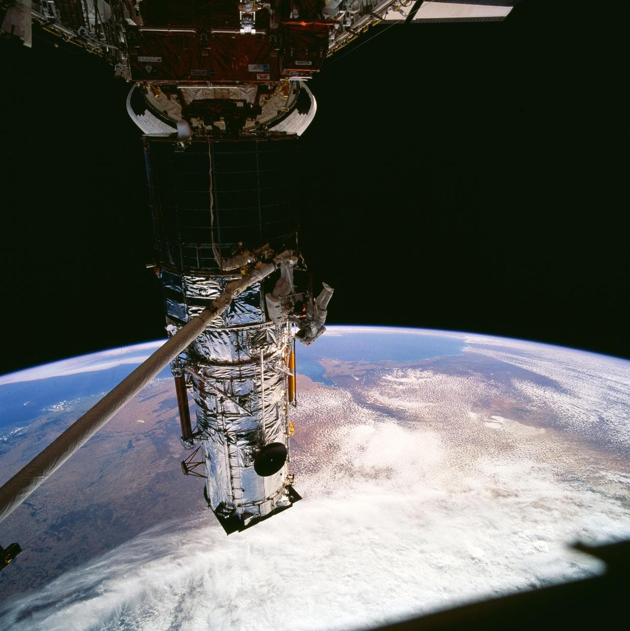 Astronauts Hoffman and Musgrave replace Solar Array Drive Electronics