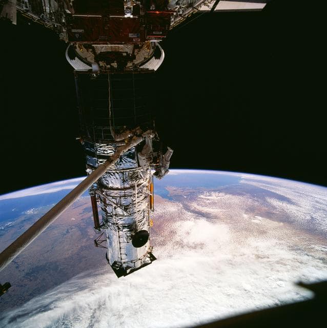 Astronauts Hoffman and Musgrave replace Solar Array Drive Electronics