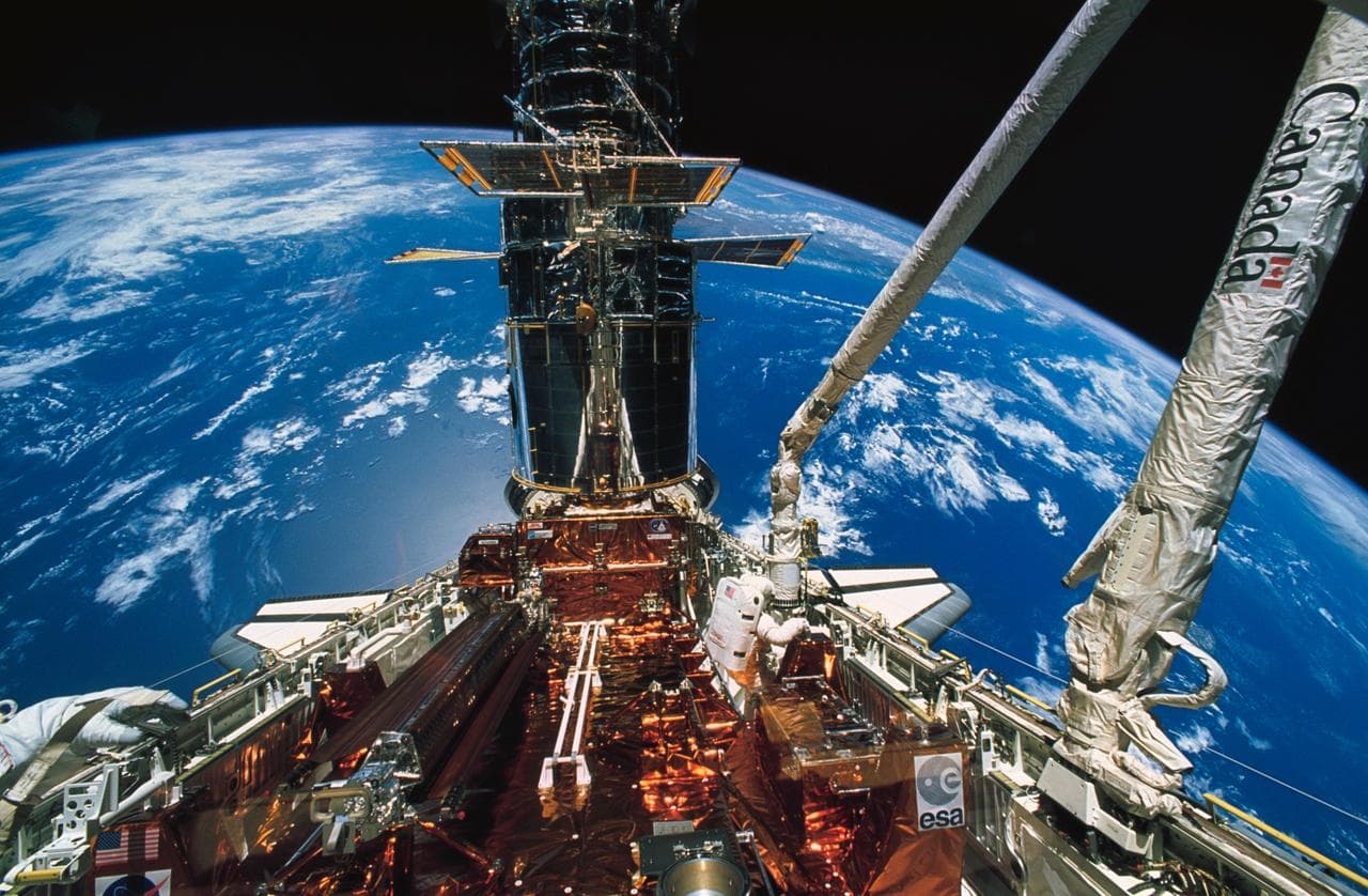 Astronauts, extravehicular, activity