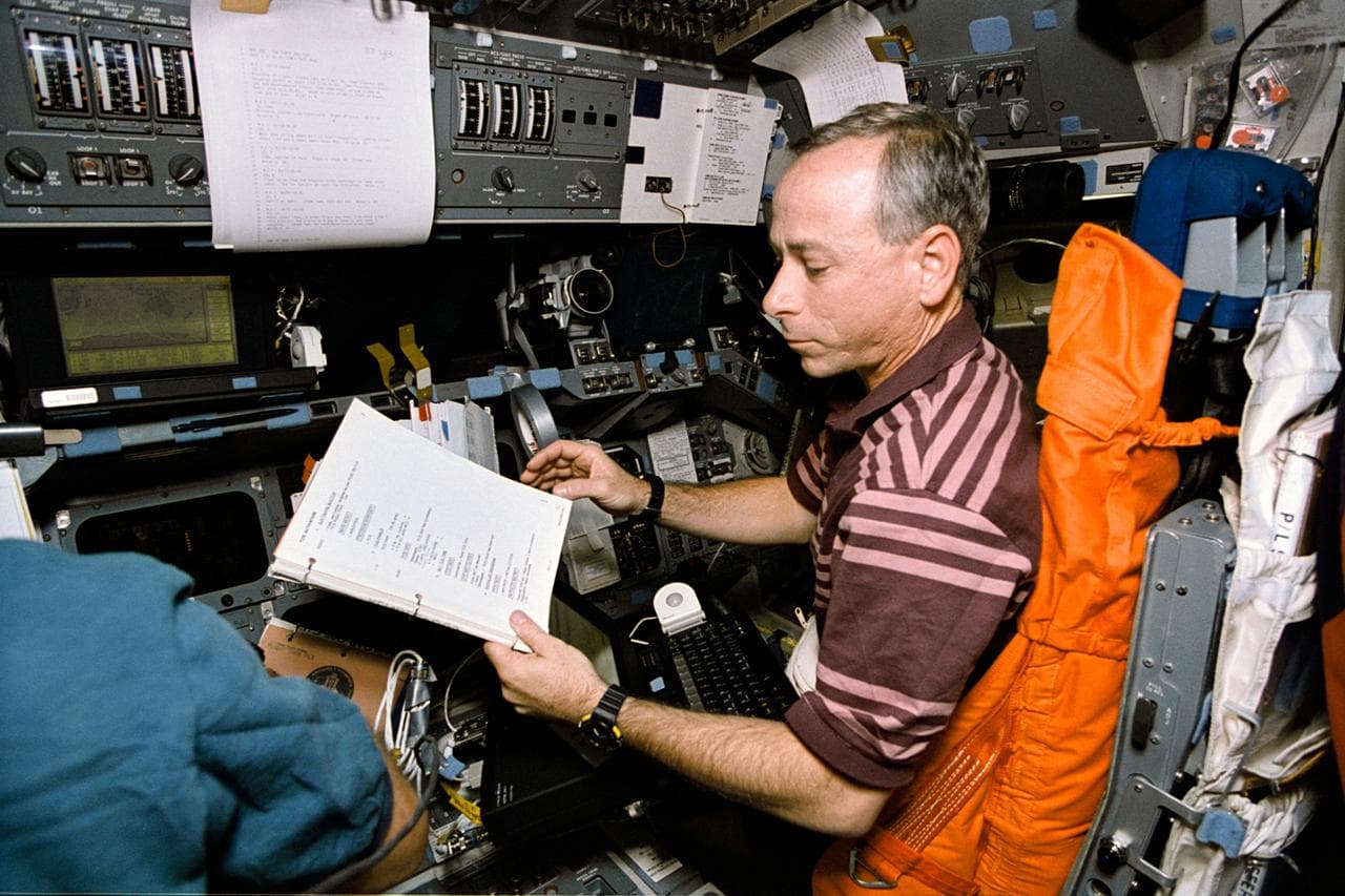 Astronauts, trajectory, control