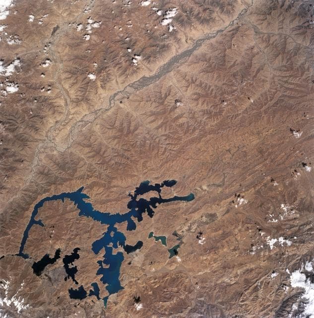 Lake Yamzho Yumco, Tibetan Plateau