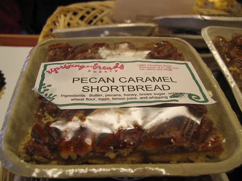 Sat09Oct2004Food - Uprising Breads - Pumpkin Pies - 5