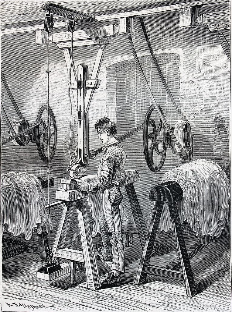 'Ouvrier lissant le maroquin avec la machine à lisser'.