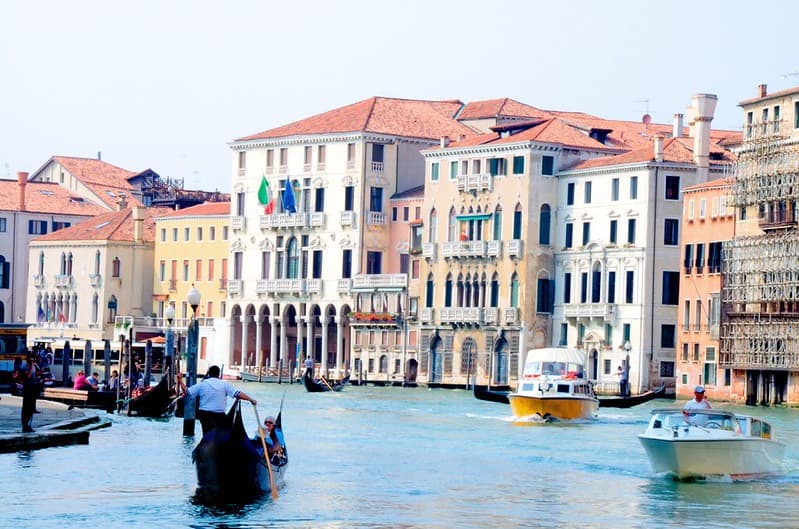 Art, canal, commons