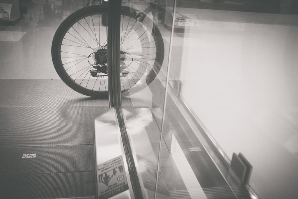 Ever wonder why that bicycle is at the top of the escalator?-DSCF4144