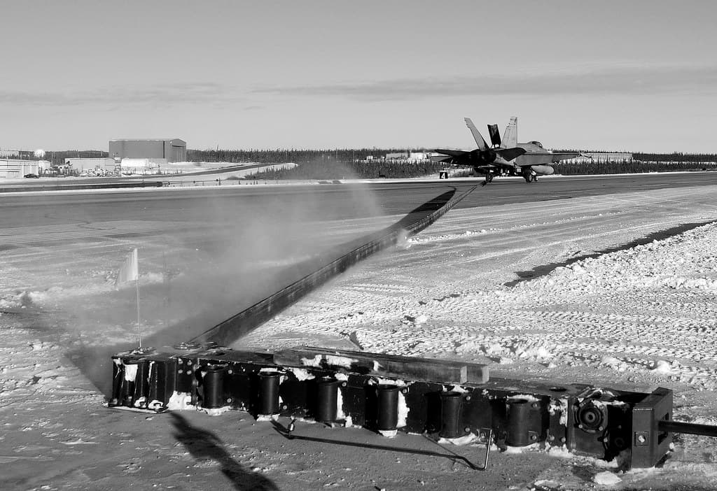 CF-18 'Hornet' engaging cable