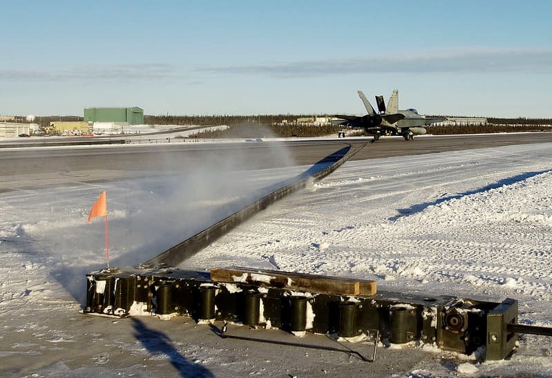 CF-18 'Hornet' engaging cable