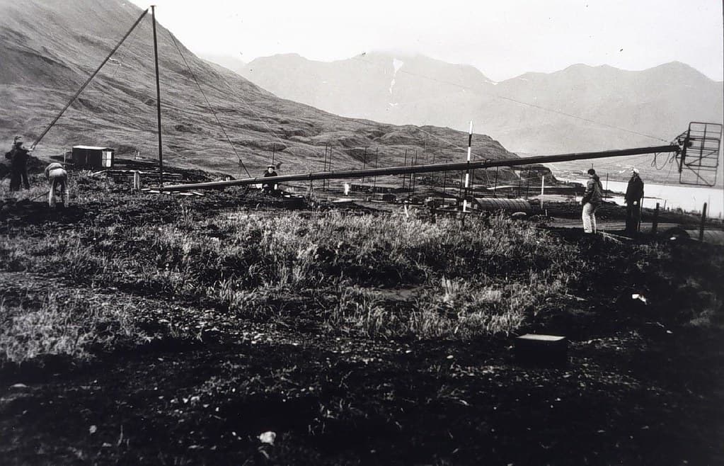 First Electronic Navigation Antenna, 1945 (NOAA/unidentified fotog)