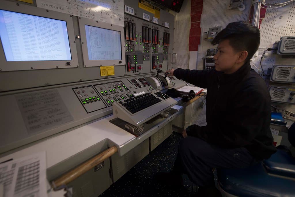Deployment, destroyer, sailor