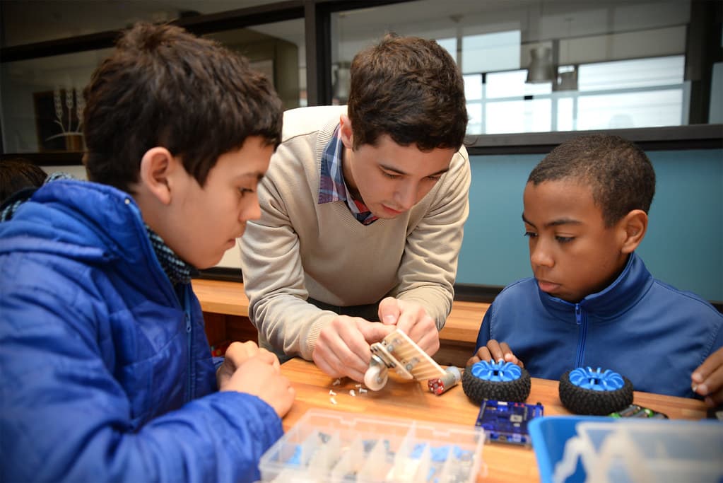 Robot Diplomacy en el Liceo Espigas