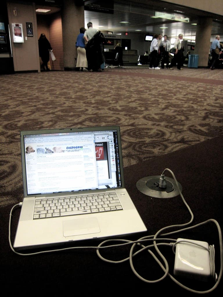Best Laptop Location at Gate B6