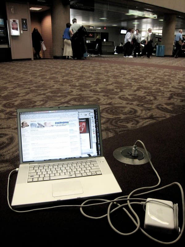 Best Laptop Location at Gate B6
