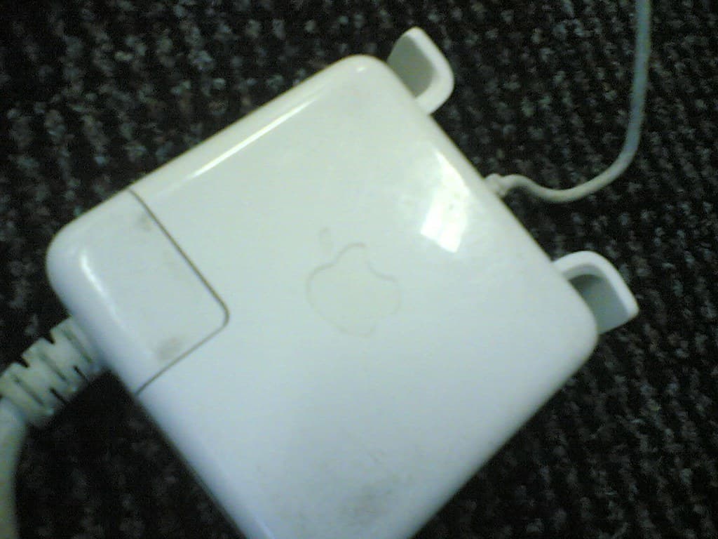 Charging the laptop battery at YYZ