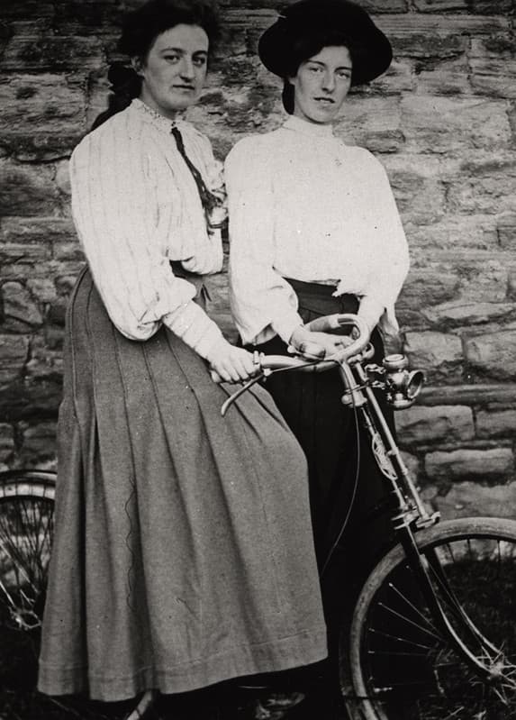 038185:Women with a bicycle Axwell Park Blaydon Unknown 1908
