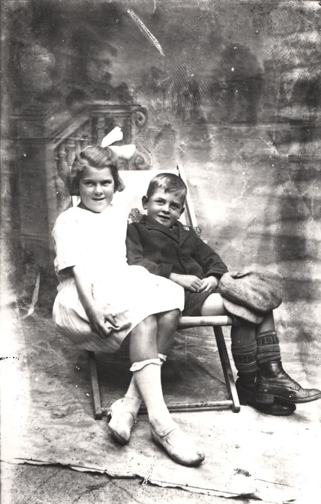 059334:Studio portrait of two children Unknown 1925
