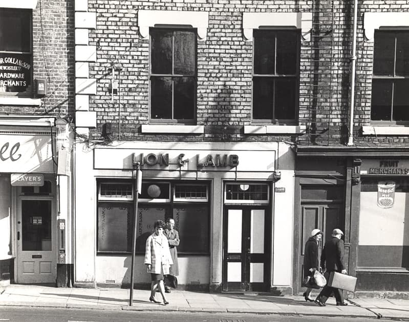 714534:Lion and Lamb pub, Newgate Street, 1964