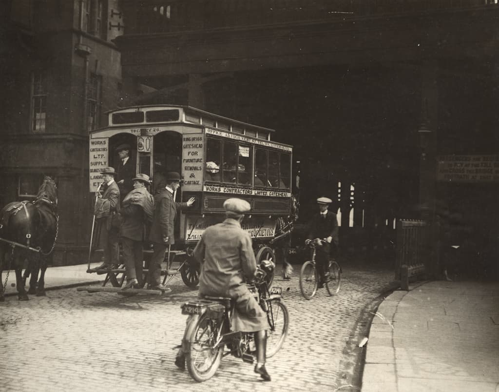 050154:Horse Bus Newcastle upon Tyne Unknown c.1922