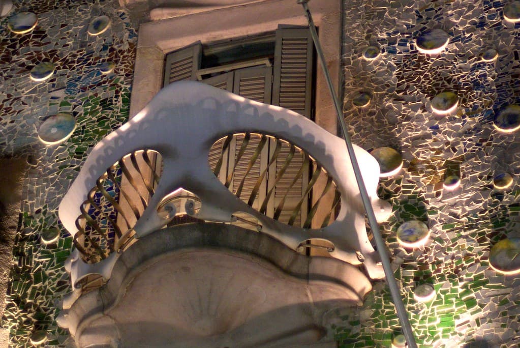 2009/365/292 Masked Balcony Casa Batlló
