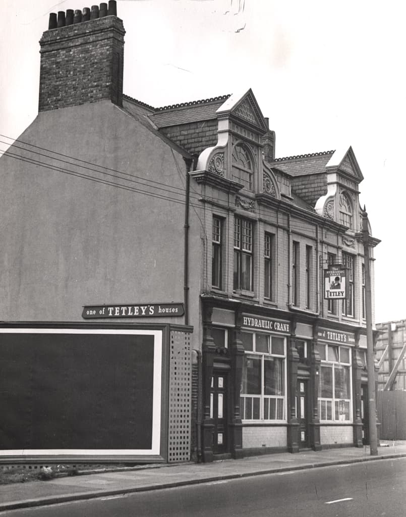 020003:Hydraulic Crane pub, Scotswood Road, 1969