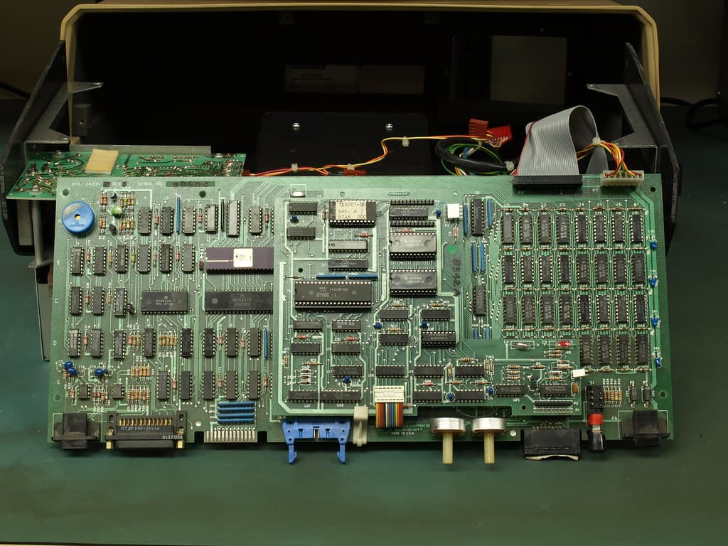 Osborne 1 Computer Teardown