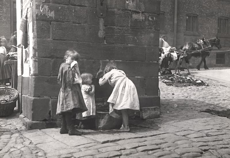 014724:Milk Market or Sandgate Pant Newcastle upon Tyne Unknown c.1900