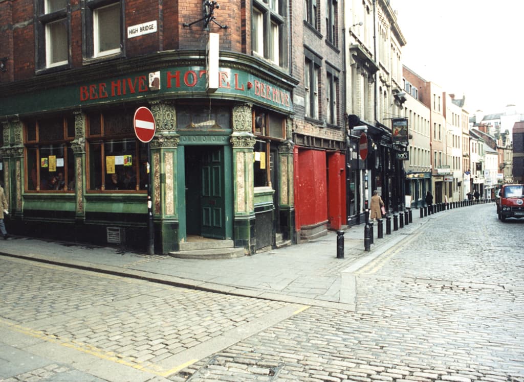 061506:Bee Hive Hotel High Bridge/Cloth Market Maybury Malcolm 1995